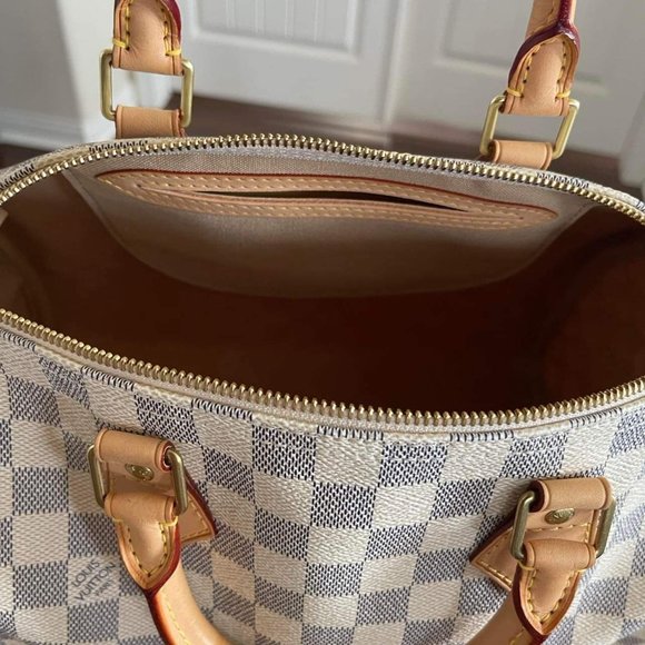 Louis Vuitton - Picture 2 of 8